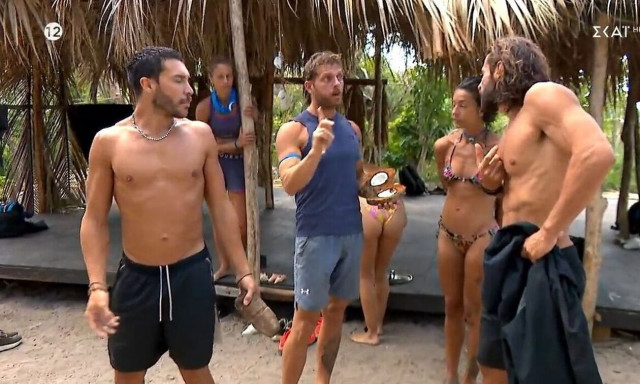 Survivor All Star: Βγήκαν τα «μαχαίρια» για τις καρύδες στην παραλία των Μπλε