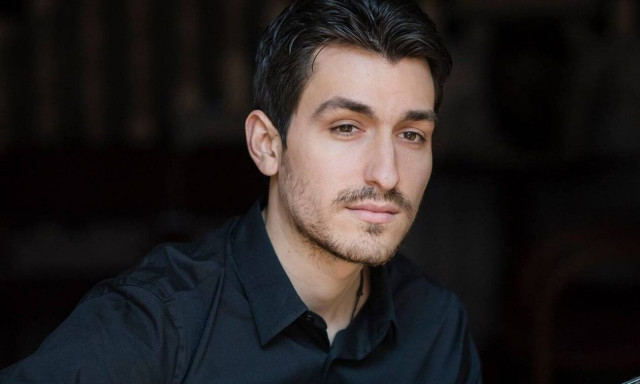 Ο Έλληνας μουσικός που κατέκτησε την Αμερική με το λαούτο του και είναι υποψήφιος για ένα Grammy