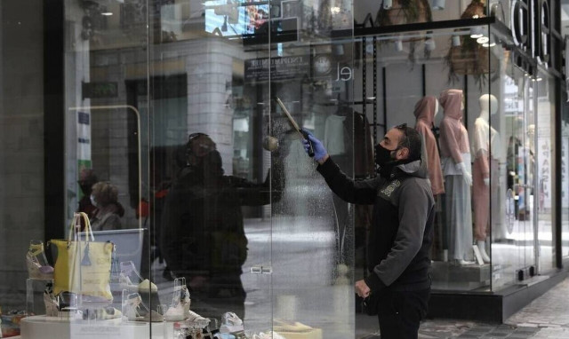 «Βρόχος» για τους μικρομεσαίους η αύξηση ασφαλιστικών εισφορών