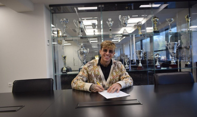 AEK: Παραμένει «κιτρινόμαυρος» ως το 2026 ο Λάζαρος Ρότα