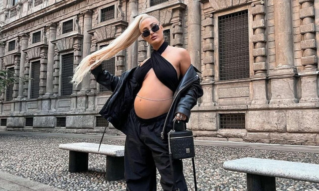 Ιωάννα Τούνη: Θηλάζει των 20 ημερών γιο της και το μοιράζεται με τους διαδικτυακούς του φίλους