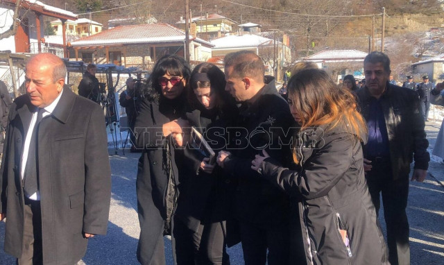 Κηδεία Στάθη Τσιτλακίδη: Υποβασταζόμενη η αρραβωνιαστικιά του - Συντετριμμένοι οι συγγενείς