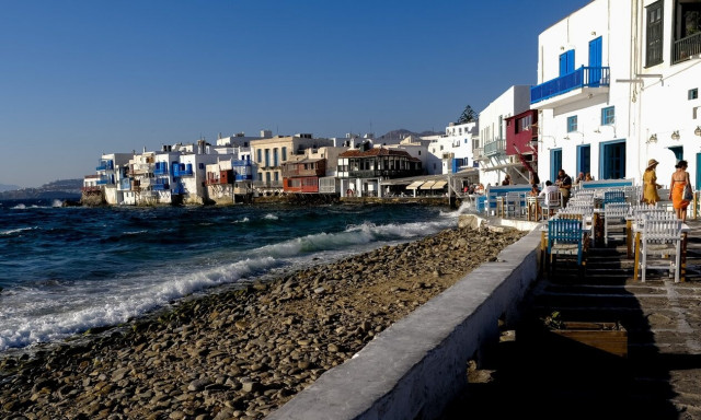 Τουρισμός: Θα προσλάβουν 80.000 αλλοδαπούς για να καλύψουν τα κενά