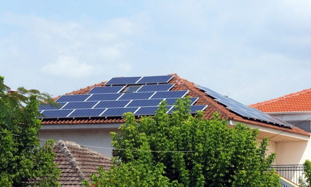 Σκρέκας: Τον Μάρτιο τα προγράμματα για αντικατάσταση θερμοσίφωνα και φωτοβολταϊκών