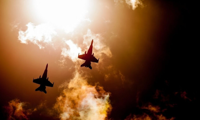 Πτώση F-4 Phantom: Ειδικοί αναλύουν στο Newsbomb.gr τα πιθανά σενάρια της τραγωδίας