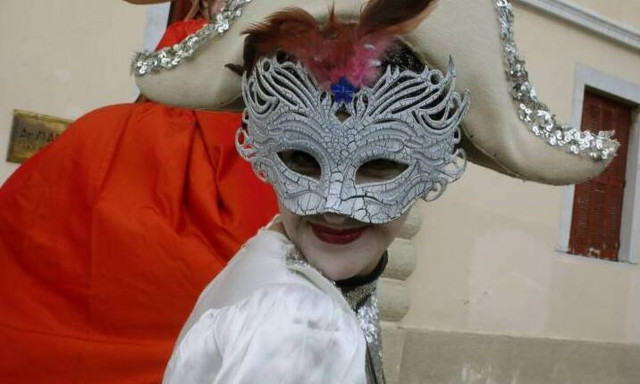 Ανοίγει αύριο το Τριώδιο - Πότε πέφτει Τσικνοπέμπτη και Καθαρά Δευτέρα