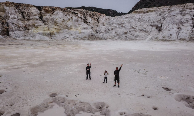 Οικογένεια από τη Θεσσαλονίκη κάνει το γύρο του κόσμου με ένα αυτοκίνητο