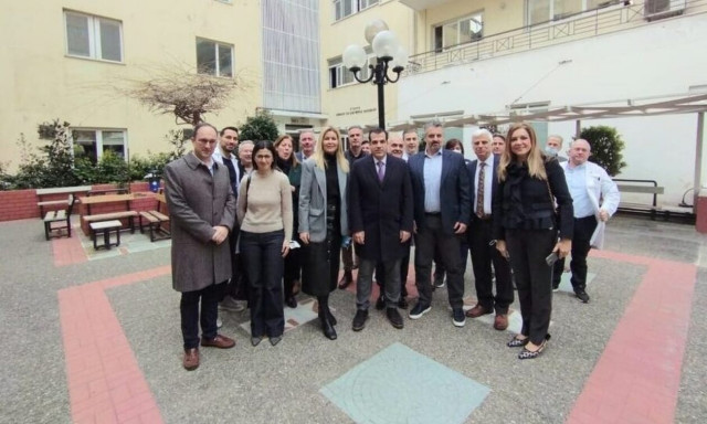 Παγκόσμια Ημέρα Κατά του Καρκίνου: Επίσκεψη του Θάνου Πλεύρη στον «Άγιο Σάββα»