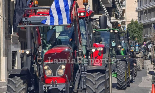 Χαμός στη Λαμία: Τρακτέρ έκαναν... απόβαση στο κέντρο της πόλης