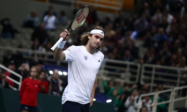 Davis Cup: Ο Στέφανος Τσιτσιπάς μάγεψε στο ΟΑΚΑ - Κέρδισε τον πρώτο αγώνα για την Ελλάδα