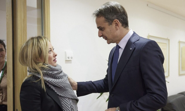 Τηλεφωνική επικοινωνία Μητσοτάκη - Μελόνι: Συζήτηση και για το μεταναστευτικό