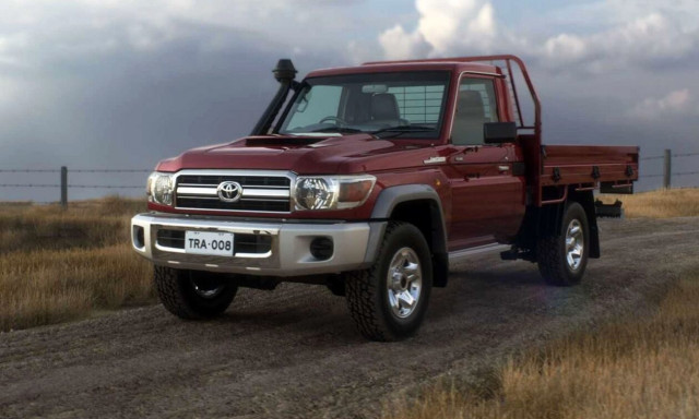 To Toyota Land Cruiser δεν το βάζει κάτω!