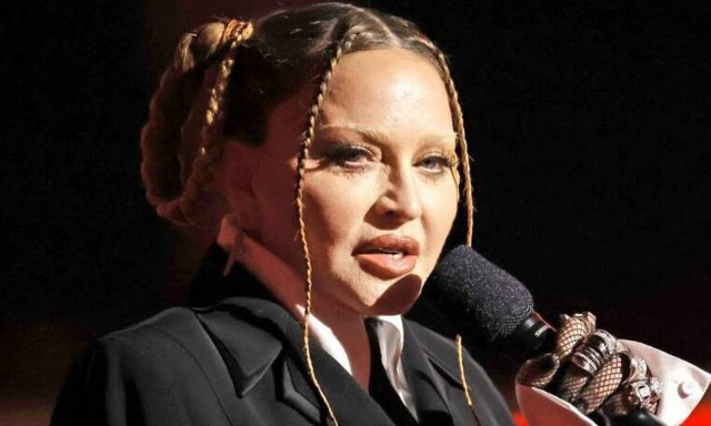 Σάλος με τη Μαντόνα: Το νέο της «πρόσωπο» στα βραβεία Grammy και τα σχόλια στο Twitter