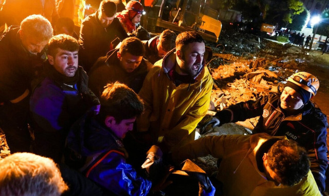 Σεισμός στην Τουρκία: Δεκάδες αθλητές εγκλωβισμένοι στα συντρίμμια