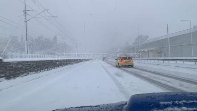 Κακοκαιρία «Μπάρμπαρα»: Χιονόπτωση στην Αττική Οδό