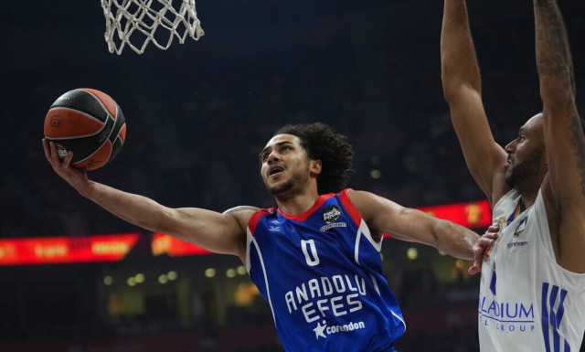 Euroleague: Αναβλήθηκαν οι αγώνες των Αναντολού Εφές και Φενερμπαχτσέ με Ρεάλ και Αρμάνι