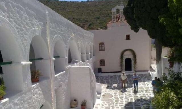 Πάρος: Το Μοναστήρι Ζωοδόχου Πηγής Λογγοβάρδας