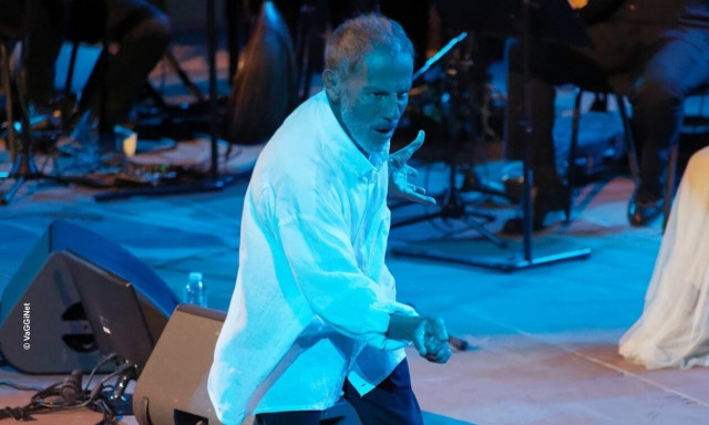 Σταύρος Ξαρχάκος