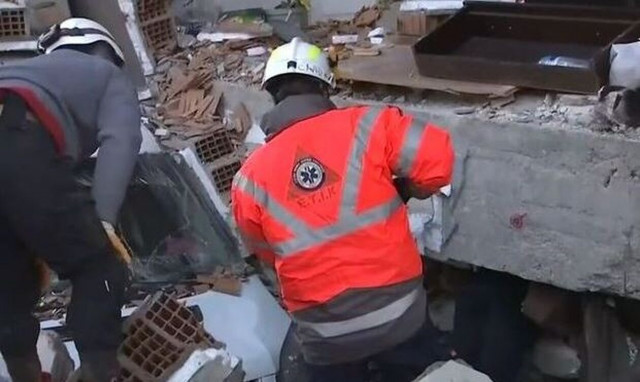 Σεισμός στην Τουρκία: Άλλοι 35 Έλληνες διασώστες αναχωρούν - Αγώνας με τον χρόνο για τους επιζώντες