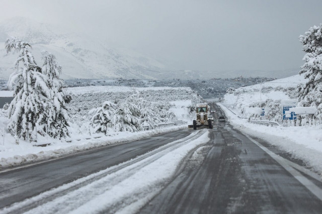 Κακοκαιρία «Μπάρμπαρα» στην Κρήτη: Με δυσκολία η διακομιδή σε νοσοκομείο - Κλειστά σχολεία