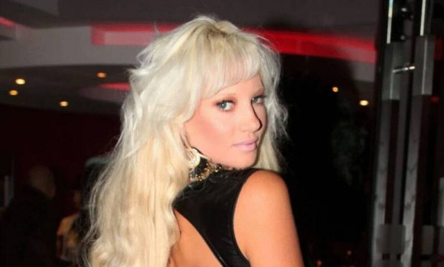 «Σουίτα 4.000 δολ. - Η Paris τα αξίζει»: Οι νέες αναρτήσεις της Τζούλιας Αλεξανδράτου με το μωρό της