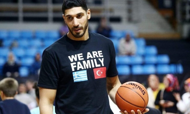 Σεισμός στην Τουρκία - Το «ευχαριστώ» του Ενές Καντέρ στην ΕΜΑΚ: «Αυτό θα πει οικογένεια»