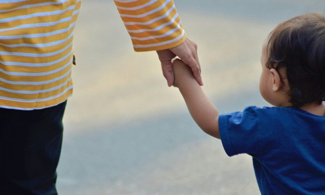 Άδεια μητρότητας: Άνοιξε η πλατφόρμα για την επέκταση από 6 σε 9 μήνες