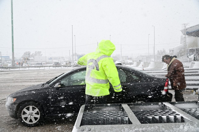 Κακοκαιρία Μπάρμπαρα: Κλειστή η εθνική οδός για τα φορτηγά από τη γέφυρα Καλυφτάκη