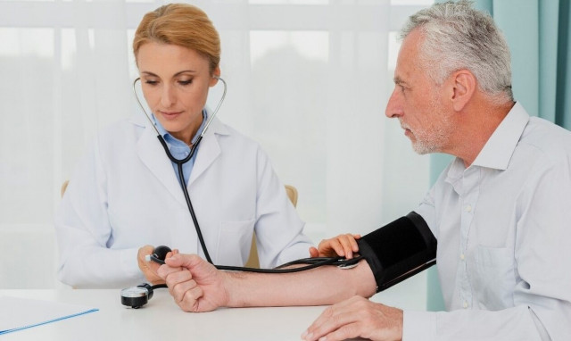 Υπερτασικός 1 στους 4: 20 «SOS» που πρέπει να γνωρίζουμε για την υπέρταση