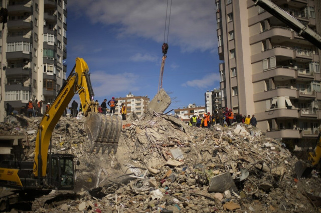 COSMOTE: Στηρίζει τους συνδρομητές της που επικοινωνούν με ανθρώπους σε Τουρκία και Συρία