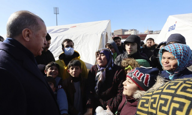 Σεισμός στην Τουρκία: Ξεχειλίζει η οργή για το 12ωρο μπλόκο στο Τwitter - «Πυρά κατά Ερντογάν»