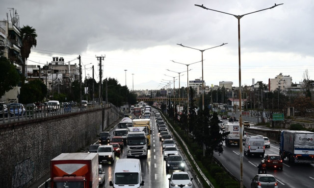 Κίνηση στους δρόμους: Δεν «πέφτει καρφίτσα» στον Κηφισό - Ουρές χιλιομέτρων