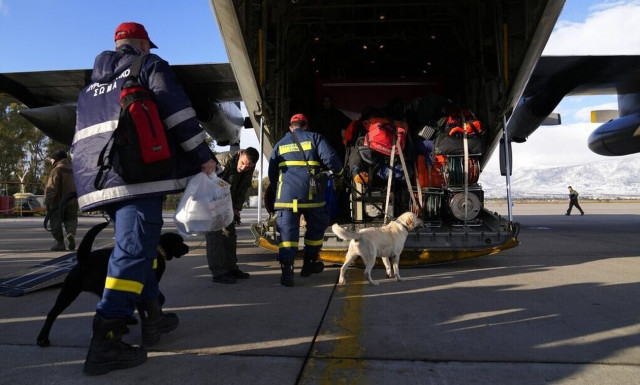 Σεισμός στην Τουρκία: Ο γερμανικός Τύπος εκθειάζει την ελληνική ΕΜΑΚ που δίνει μάχη με τον χρόνο