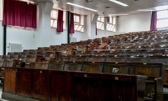 Φοιτητής στη Λάρισα έκανε το σκονάκι του αιώνα αλλά τον έκαναν «τσακωτό»