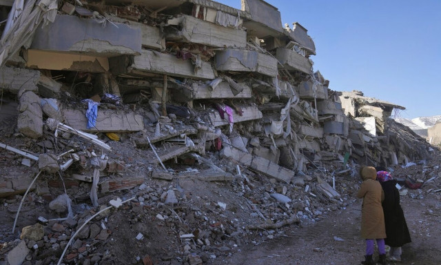 Σεισμός στην Τουρκία: Πώς γίνονται οι έρευνες  - Οι ηρωικοί διασώστες που ψάχνουν για ίχνη ζωής