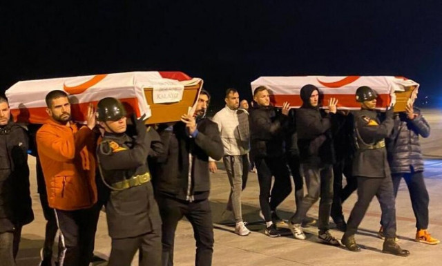 Σεισμός στην Τουρκία - Θρήνος στα Κατεχόμενα: Έφτασαν τα πρώτα 10 φέρετρα των μαθητών (vid)