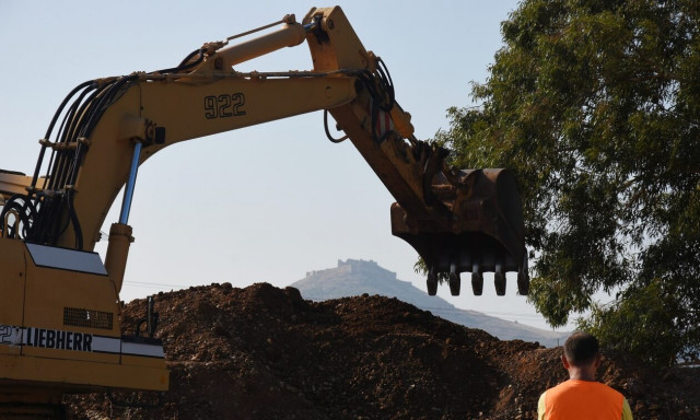 Ροδόπη: Τραγικός θάνατος εργαζομένου - Καταπλακώθηκε από εκσκαφέα