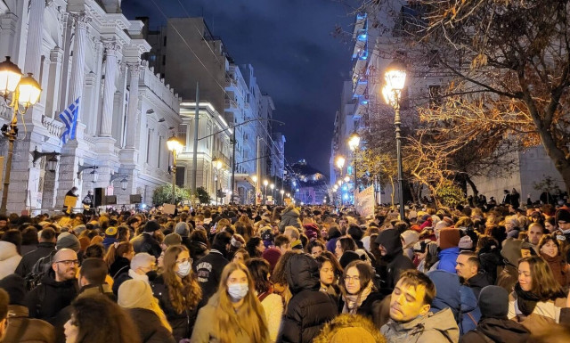 Συναυλία αλληλεγγύης στους καλλιτέχνες έξω από το Εθνικό Θέατρο - Ποιοι δρόμοι είναι κλειστοί