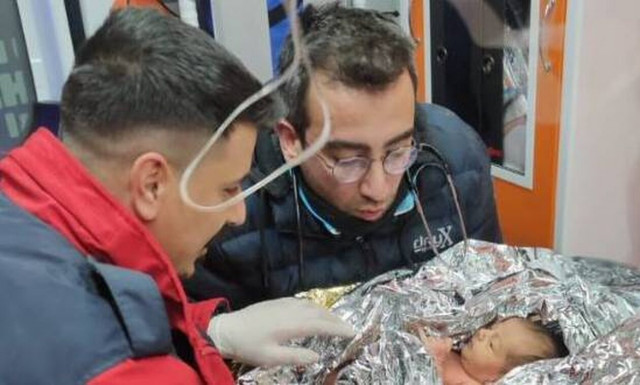 Σεισμός στην Τουρκία: Η μικρή Γιαγκίζ σώθηκε μετά από 90 ώρες - Το νέο «θαύμα της ζωής»