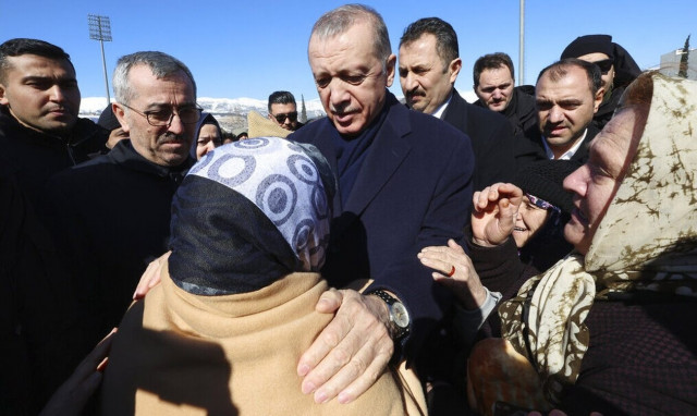 Σεισμός στην Τουρκία: Ο Ερντογάν, το «κισμέτ» και τα σενάρια αναβολής των εκλογών του Μαϊου