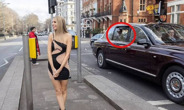 Βασιλιάς Κάρολος: Η ρεπόρτερ με το σέξι φόρεμα που τράβηξε την προσοχή του μονάρχη