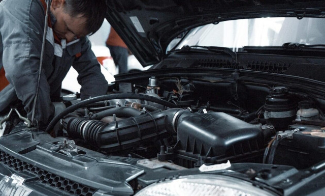 Πιο ακριβή επισκευή ενός ηλεκτρικού αυτοκινήτου από ένα συμβατικό