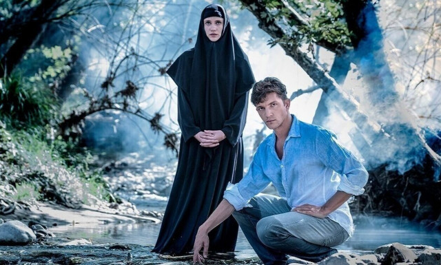 Μαύρο Ρόδο Spoiler: Η Ελισάβετ βγάζει το ράσο και ο Καστρινός μαθαίνει ότι έχει κι άλλο παιδί 