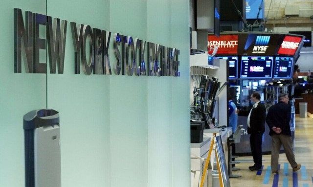 Κλείσιμο χωρίς κατεύθυνση στη Wall Street - Η χειρότερη εβδομαδιαία επίδοση για Nasdaq και S&P 500