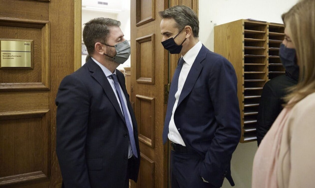 Επίδειξη δύναμης και αιφνιδιασμός από τον Μητσοτάκη στο ΠΑΣΟΚ