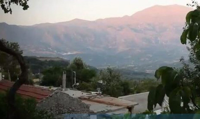 Συνεπαρσά: Η κρητική καντάδα μέσα στα χωριά