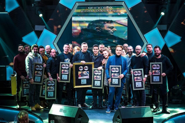 Λαμπερή βραδιά για τον διπλά πλατινένιο, Νίκο Μακρόπουλο