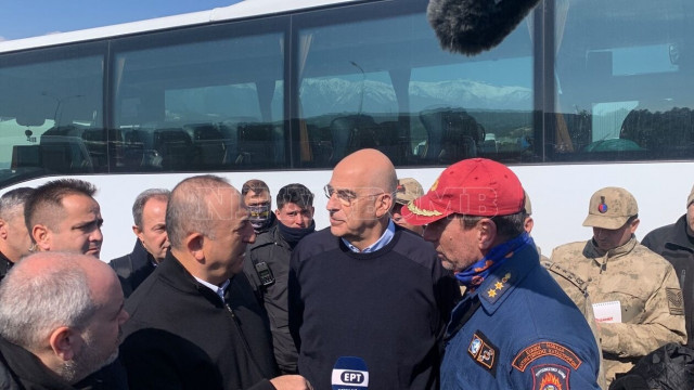 Τσαβούσογλου σε Δένδια: «Σας ευχαριστούμε - Να μην περιμένουμε σεισμό για να έρθουμε κοντά»