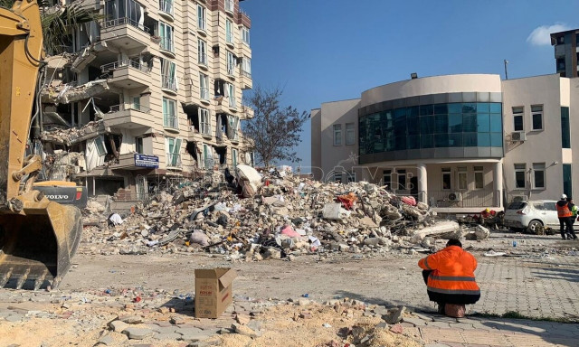 Εικόνες που δεν χωρά ο ανθρώπινος νους -Το Newsbomb.gr μέσα στα χαλάσματα της θλίψης και του θανάτου