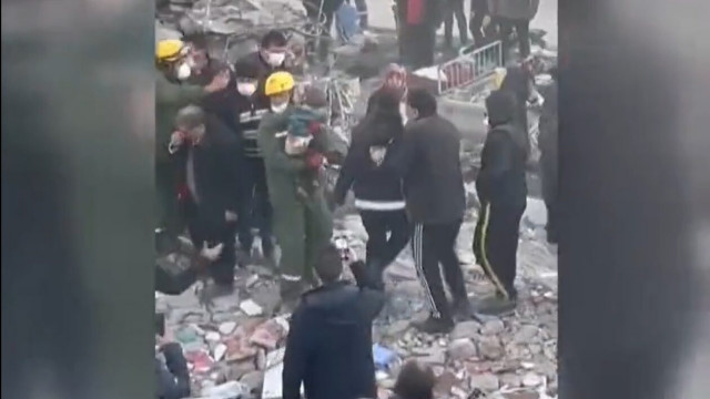 Θαύμα στα συντρίμμια: Ανέσυραν ζωντανό 3χρονο αγόρι - Ήταν εγκλωβισμένο για 158 ώρες